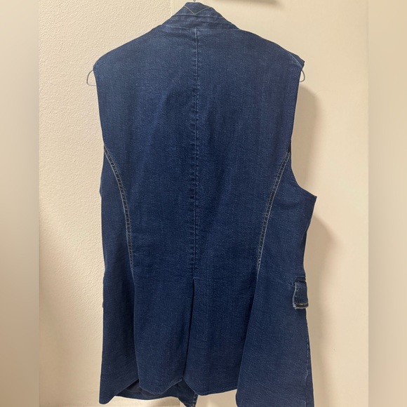 Gorgeous Denim Vest Never worn - Picture 4 of 5